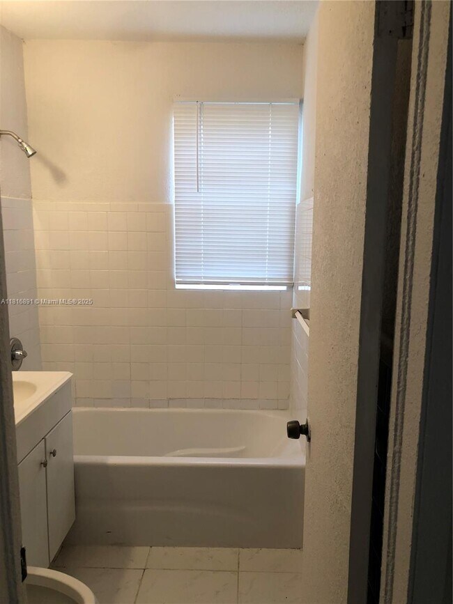 Foto del edificio - 1548 NW 3rd Terrace