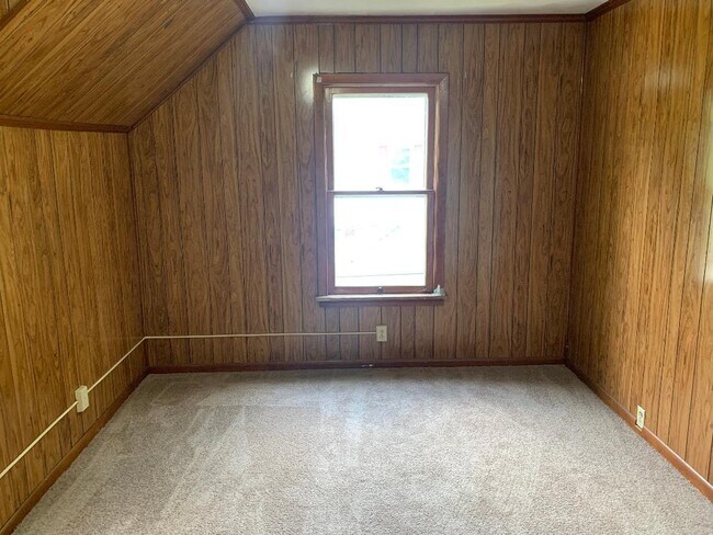 Building Photo - 1326 S Linden Ave