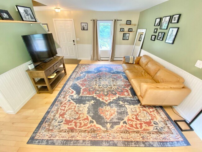 Foto del edificio - 3 Bedroom Home Colchester Available 8/15th!