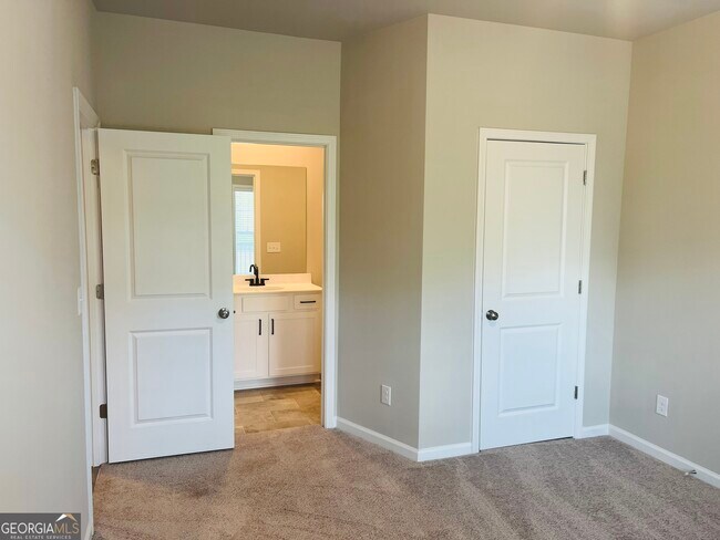 Foto del edificio - 33 Cobalt Ln