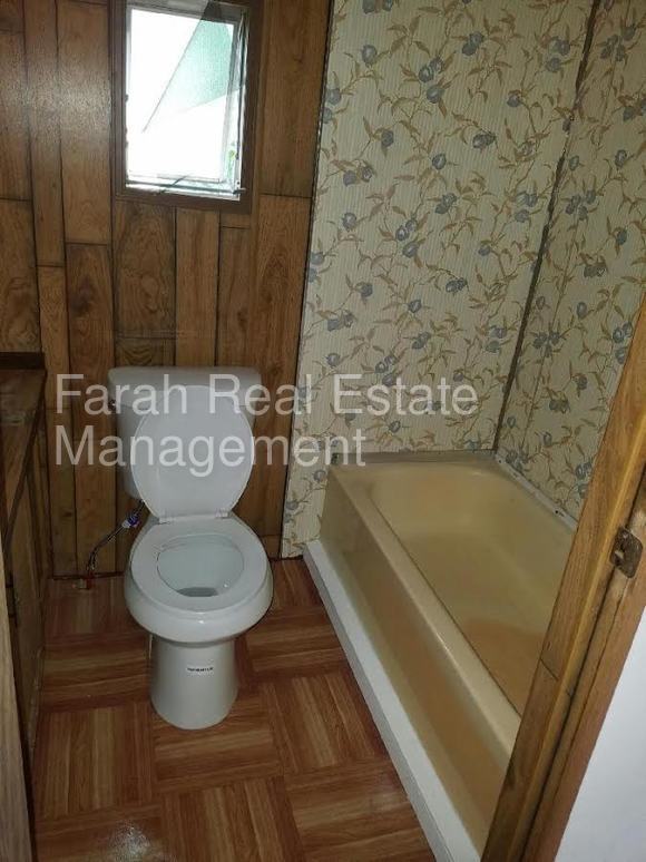 Building Photo - 4417 Pine Tree Cir W
