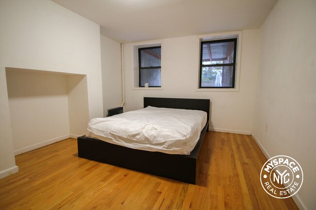 Foto del edificio - 158 Putnam Ave