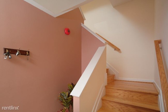 Building Photo - 4 br, 3.5 bath Townhome - 3428 Snow Cloud Ln