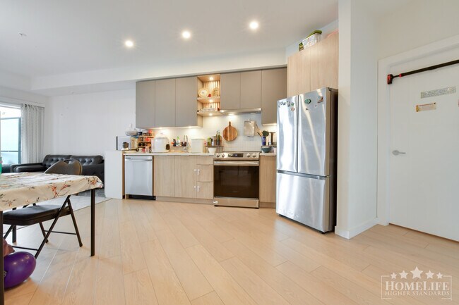 Photo du bâtiment - Beautiful Brand New 2 Bed 1 Bath Condo in Langley City Centre