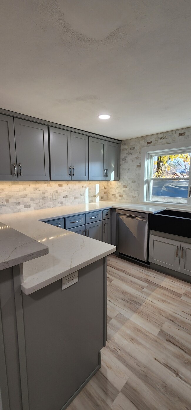 Building Photo - 32 N Main St