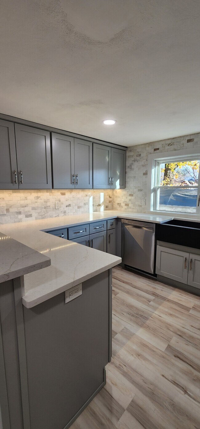 Foto del edificio - 32 N Main St