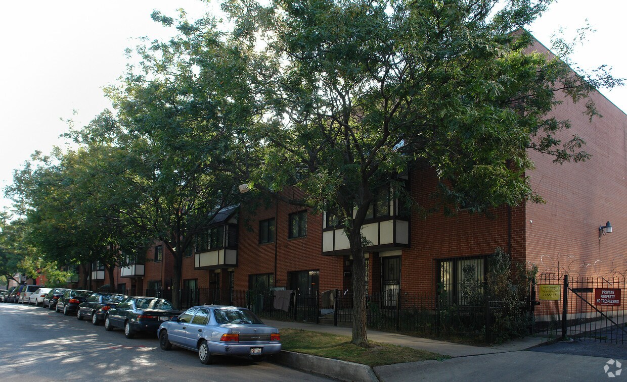 Building Photo - Oriental Terraces