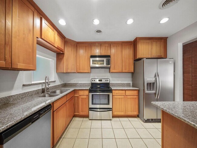 Foto del edificio - 6 Maple Ln