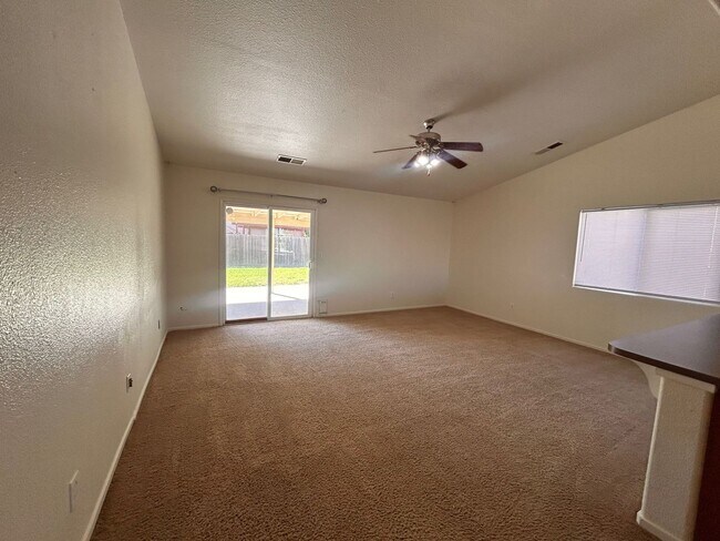 Foto del edificio - Nice home for rent in Tulare!