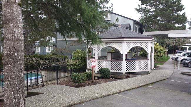 Mail boxes and swimming pool area - 11112 NE 124th Ln