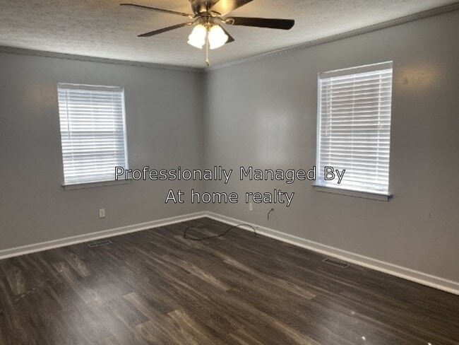 Building Photo - 518 Skyview Dr