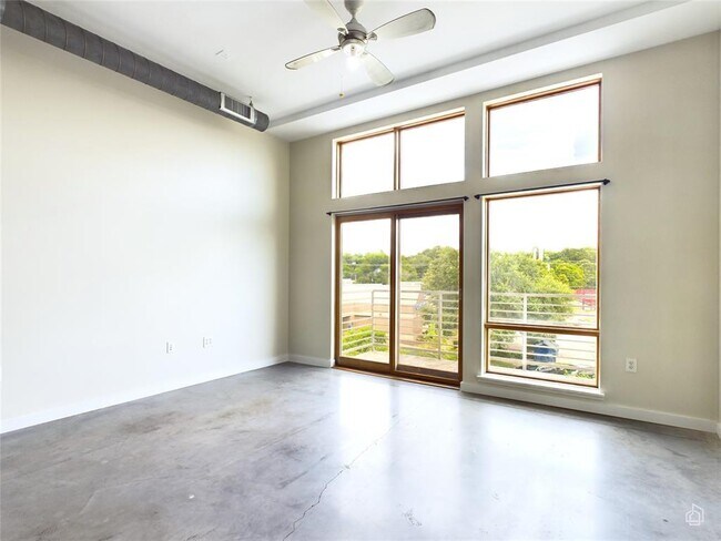 Foto del edificio - 2124 E 6th St