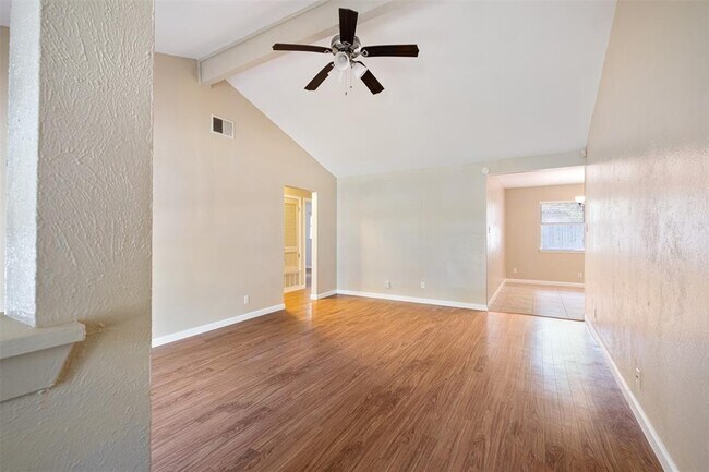 Foto del edificio - 10321 Timbercrest Ln