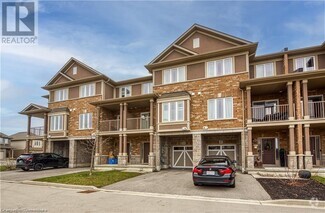 Building Photo - 8 Laureloak Ln