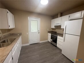 Building Photo - 301 Rockwood Dr