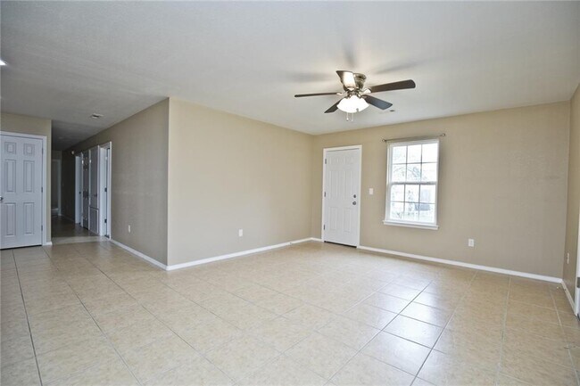 Building Photo - 910 Crutcher St