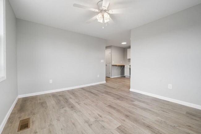 Building Photo - 113 Temple St