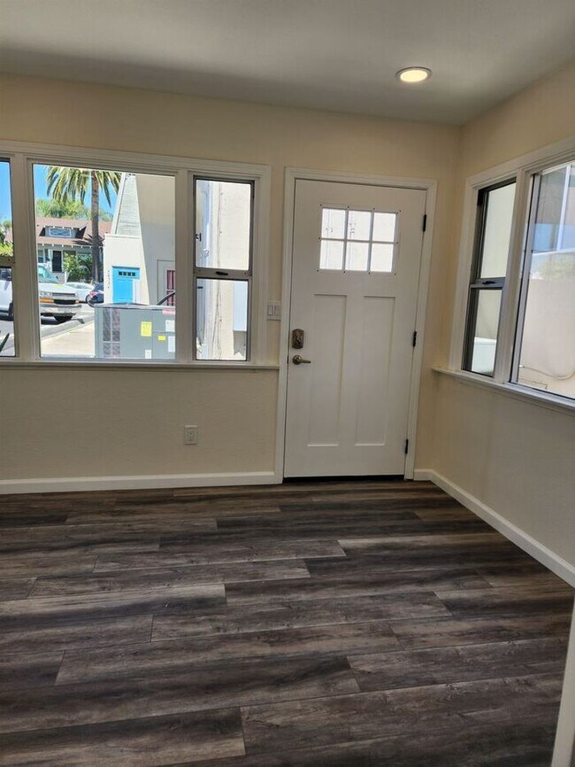Building Photo - La Mesa Village Jr. One Bedroom-NICE SPACE