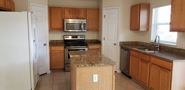 Building Photo - ~4/2.5~Curtis Ave~Groveland Lake Dot Landing~Big Corner Lots with lots a room!