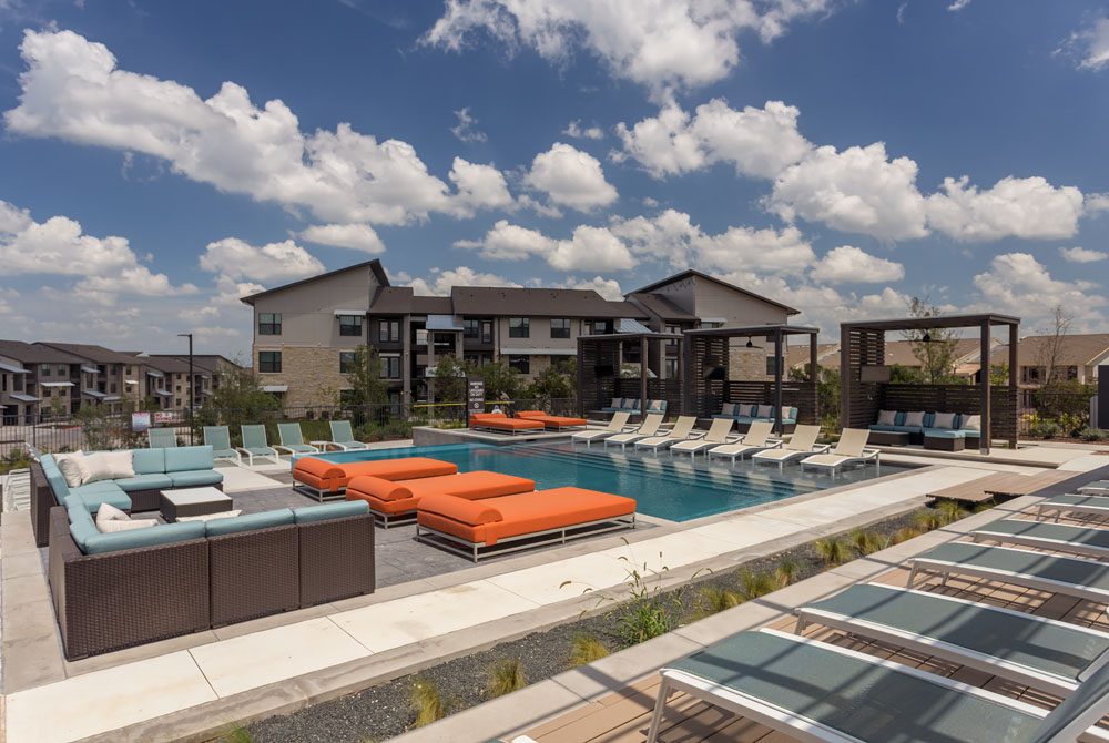 Perfect pool lounging - Pearl Lantana