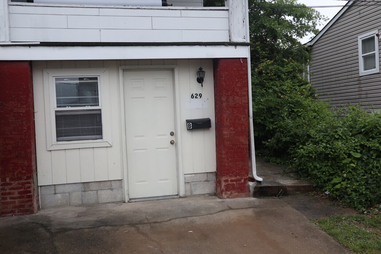 629 Park St Unit B, California, PA 15419 Apartments in California, PA