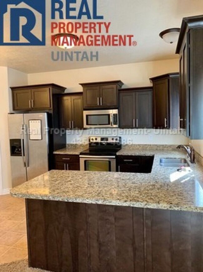 Foto del edificio - 3 bed 2.5 bath townhome in Fox Run