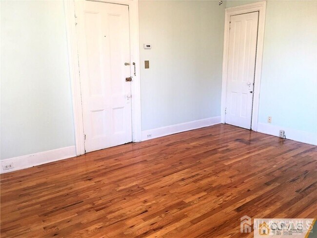 Foto del edificio - 207 Woodbridge Ave