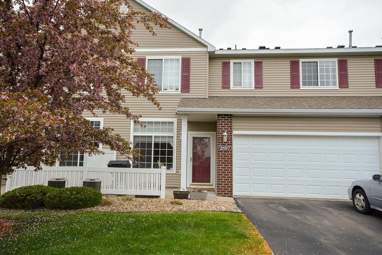 Foto principal - Beautiful Boulder Ridge townhome