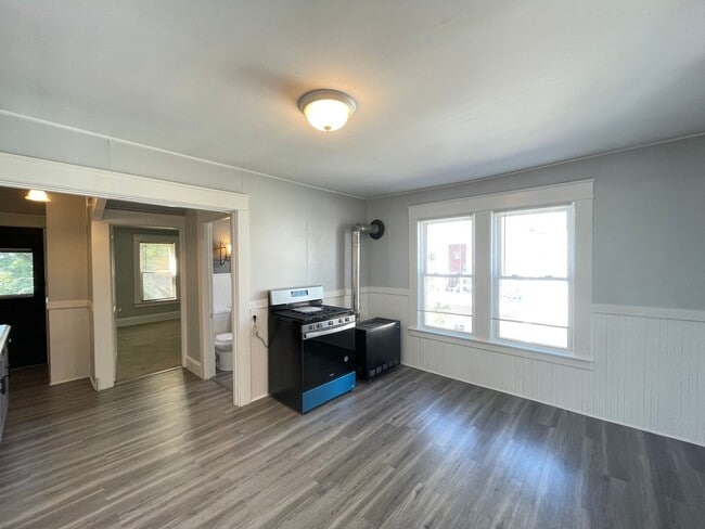 Building Photo - 398 Amory St