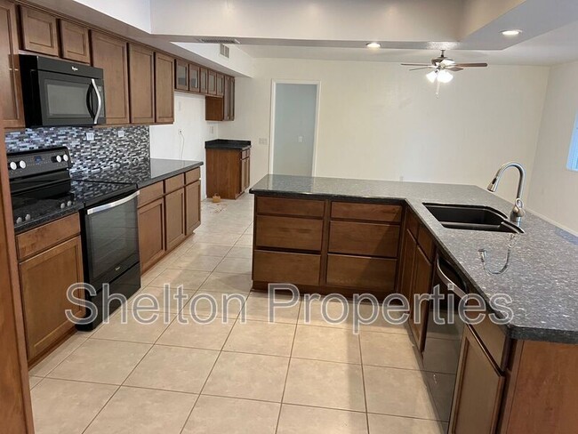 Building Photo - 9719 W Wrangler Dr
