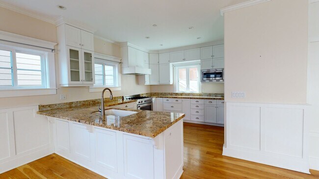 Building Photo - Updated and Spacious Coronado Townhome Ava...