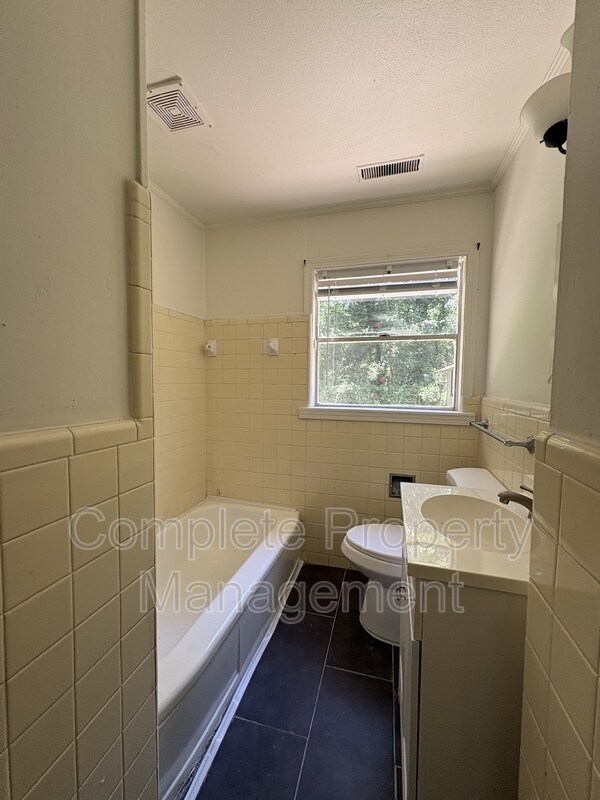 Foto del edificio - 1221 Carol Cir