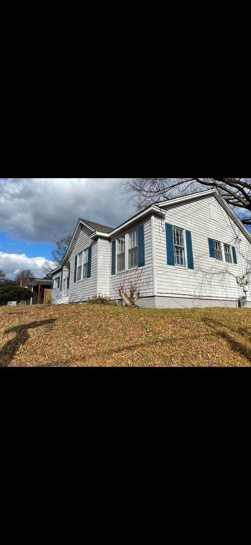 Foto del edificio - NEW LISITING