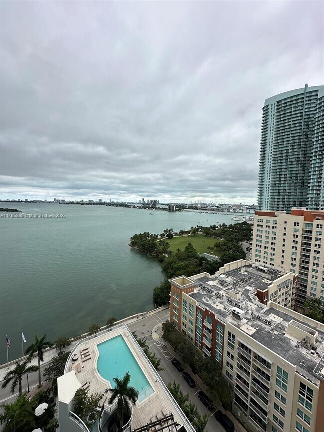 Building Photo - 2020 N Bayshore Dr