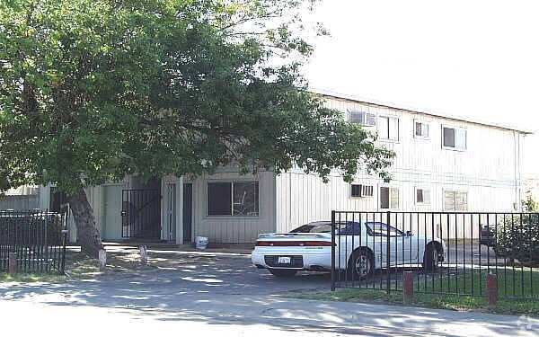 Building Photo - 310 Fairbanks Ave