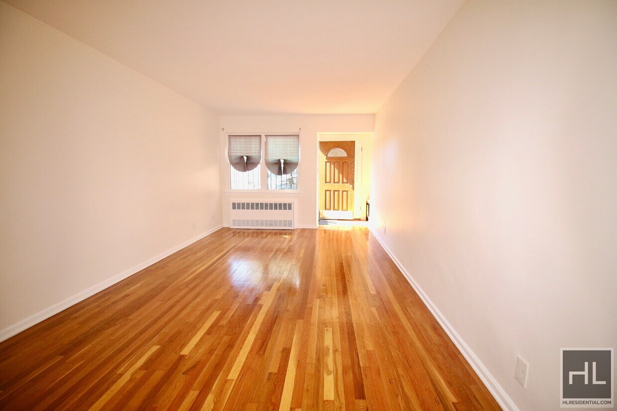 70 STREET Room for Rent in Queens, NY
