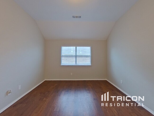Building Photo - 10448 Bradshaw Dr