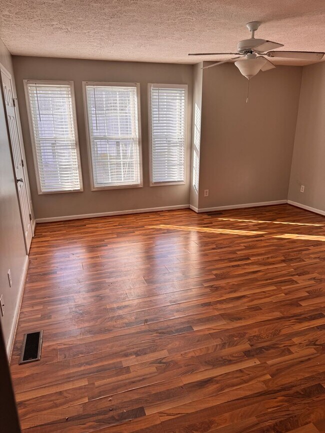 Foto del edificio - 3 Bedroom || 3.5 Bathroom - Townhome