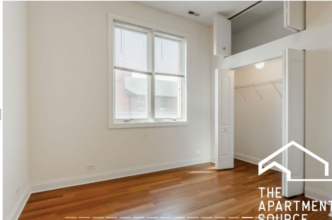 Building Photo - 2057 W Dickens Ave