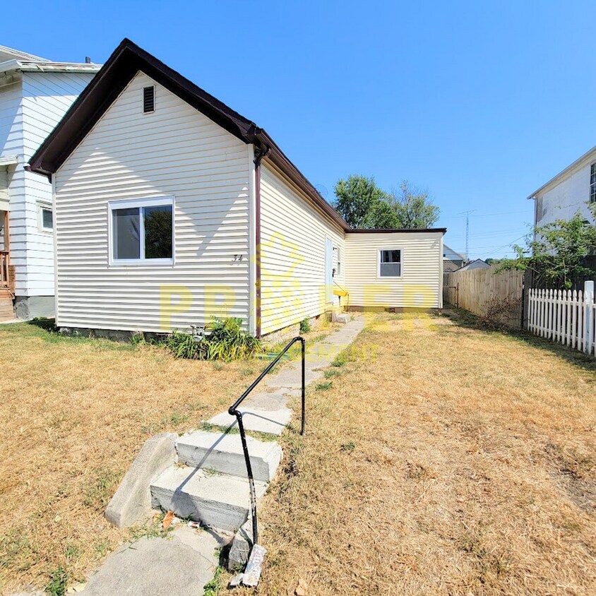 Primary Photo - 2 bedrooms 1 bathroom house