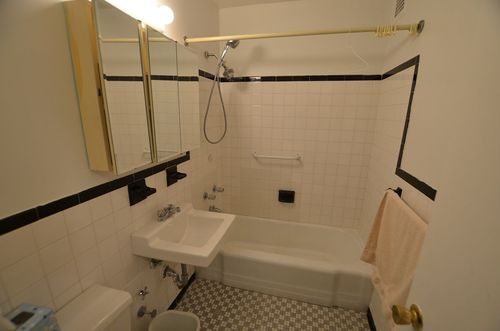 Foto del edificio - 210 E Broadway