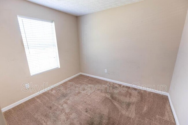 Foto del edificio - 592 Elles Way