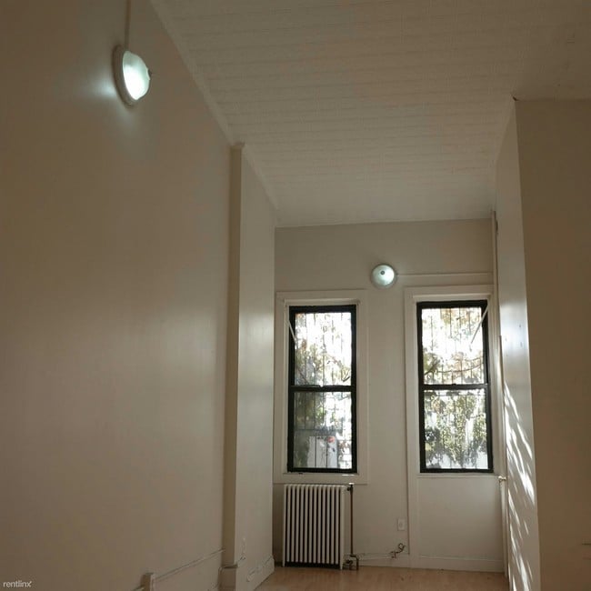 Building Photo - 680 Seneca Ave