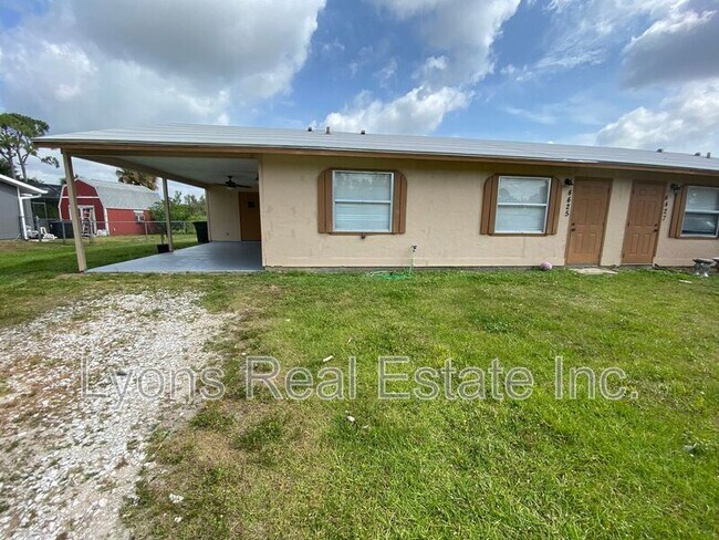 Foto del edificio - 4425 Ruthann Ct