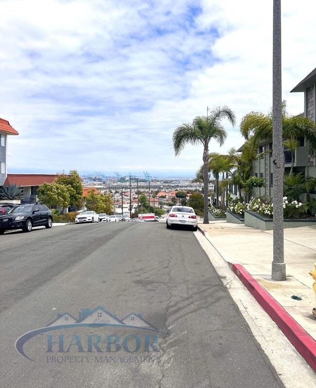 Building Photo - Spacious 2 Bedroom 1 Bathroom Upstairs Condo