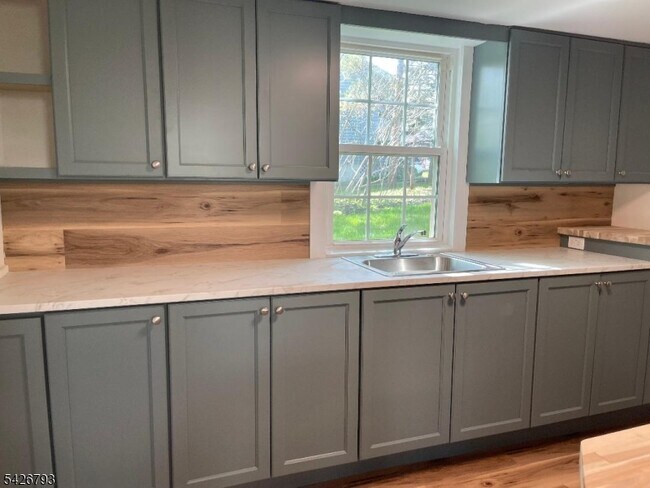 Foto del edificio - 355 Elm St