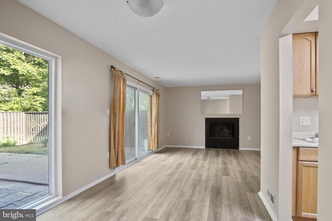 Building Photo - 1723 Ivy Oak Square