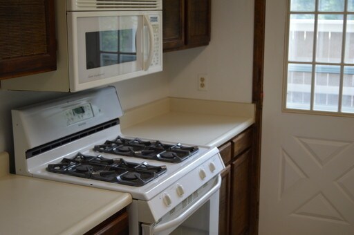 Building Photo - Nice 2 Bedroom in Le Chateau!