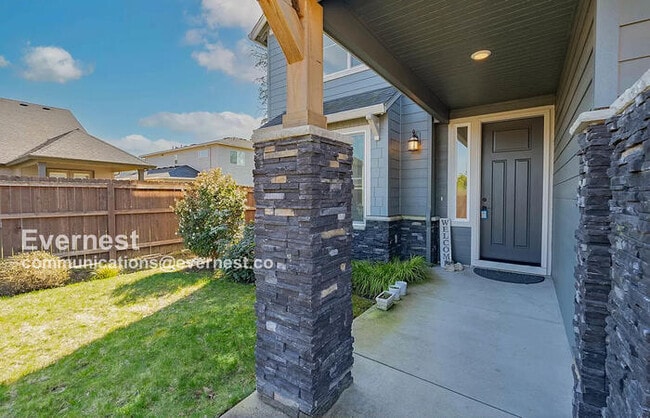 Building Photo - 17017 NE 78th Way