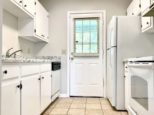Foto del edificio - Affordable 4/3 Townhome in Timberwood